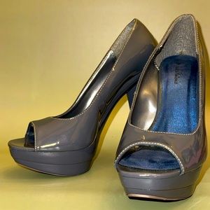 Gray Michael Antonio Platform Peep toe Pumps Sz 6